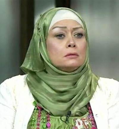 هالة فاخر ترد على منتقديها وتوضّح حقيقة خلعها الحجاب