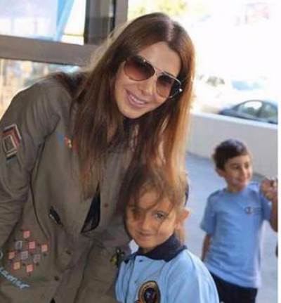 بالصورة .. نانسي عجرم ترافق "إيلا" في أول يوم مدرسة