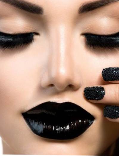 بالصور .. 3 ألوان لأحمر الشفاه هذا الشتاء عليك شراؤها