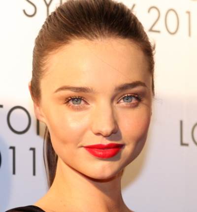 رجل يتسلل إلى منزل ميراندا كير .. فوقعت الكارثة