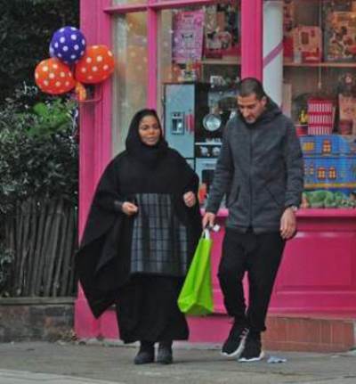 جانيت جاكسون تفاجئ الجميع وترتدي الزي الإسلامي