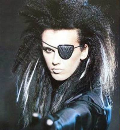 وفاة النجم بيت بيرنز بعد 300 عملية تجميل