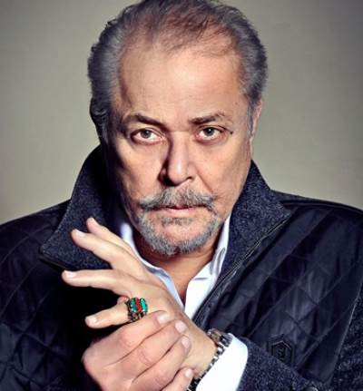 نجل الفنان محمود عبد العزيز يوضح حقيقة وفاة والده