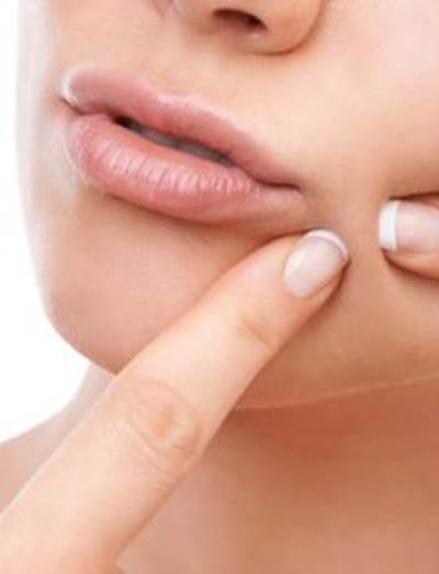 عادات تسد مسام الجلد وتسبب حب الشباب