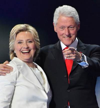 صحيفة أمريكية : "هيلاري كلينتون" ترفع دعوى طلاق ضد زوجها