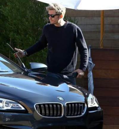 بعد إنفصاله عن كايتي بيري أورلاندو بلوم يتناول الغداء مع صديقته