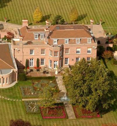 فيكتوريا بيكهام وزوجها يبيعان منزلهما من أجل مساحة أكبر