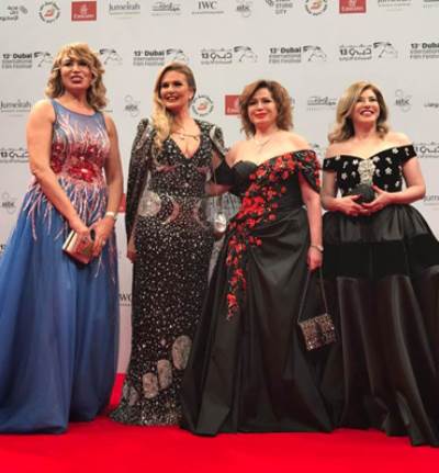 صورة إلهام شاهين ويسرا وهالة سرحان وإيناس الدغيدي نقطة سوداء في عالم الموضة