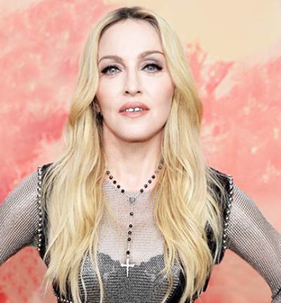 مادونا تكرّم بجائزة "إمرأة العام"