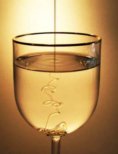 كوب من الماء بالعسل يوميًا يساعد على إزالة السموم من الجسم