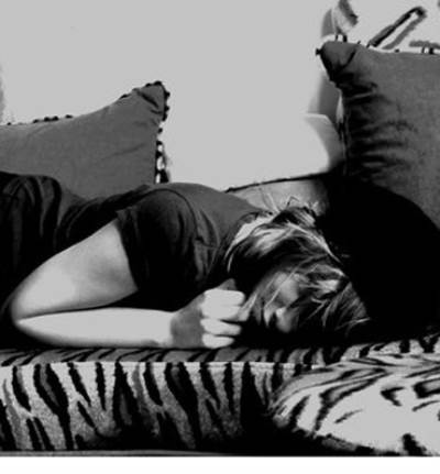 طرق التغلب على مشاعر الحزن بسبب الفراق 