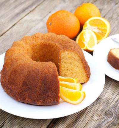 كيك البرتقال الهش مع تغليفة السكر