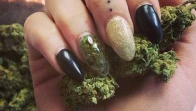  الأظافر المزينة بالأعشاب المخدرة .. أحدث الصيحات