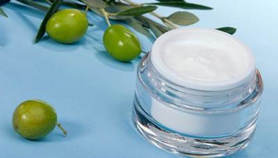 كريم مرطب لبشرتك بزيت الزيتون وشمع العسل