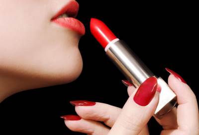 أخطاء أحمر الشفاه التي عليكِ التوقف عنها فوراً !