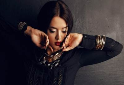 بالصور .. أحدث اتجاهات الإكسسوارات من أسبوع الموضة الباريسي