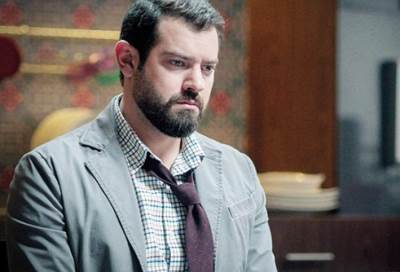 بعد قرصنته .. عمرو يوسف يوثّق حسابه!