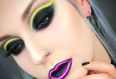 أستوحى إطلالة مكياجك النيون الأقرب لشخصيتك