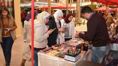 بازار "يوم الأم" بتيفولى بحضور "سيدات المجتمع"