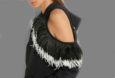 الكتف المكشوف يظهر أنوثتك هذا الخريف