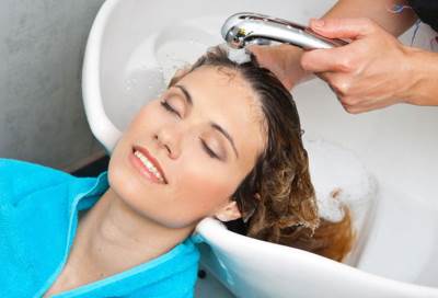 كيفية إزالة صبغة الشعر بصودا الخبز