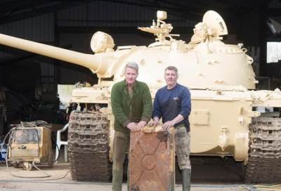 اشترى دبابة سوفيتية فعثر بداخلها على الذهب