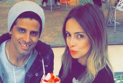 نجم "مسرح مصر" يطلب زميلته للزواج بطريقة غريبة.. شاهدوا ماذا فعل