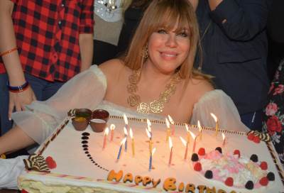 بالصورة .. طليقة نجم شهير تتجه للتمثيل في رمضان