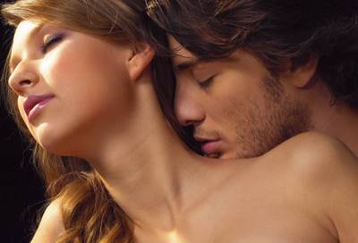 اليك تقنيات تقبيل رقبة المرأة لاثارتها 