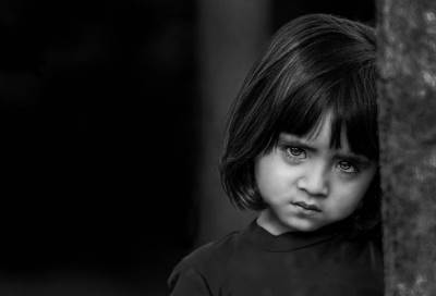 حاول قتل طفلته انتقاماً من أمها