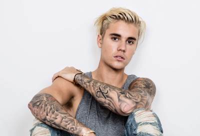 الجمهور يرشق جاستين بيبر بالزجاجات على المسرح