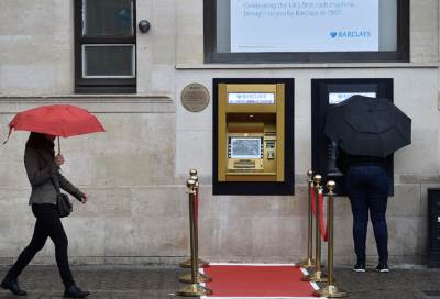 الاحتفال باليوبيل الذهبي لأول ماكينة صرف آلي