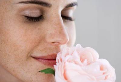 حاذري من العطور .. يخبرك الخبراء بالسبب