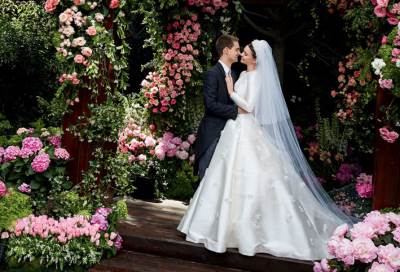 بالصور .. زواج ميراندا كير من مؤسس سنابشات