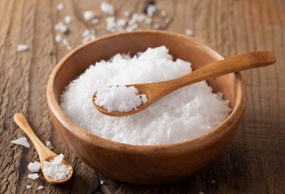 قناع السكر وعصير الليمون لإزالة الرؤوس السوداء