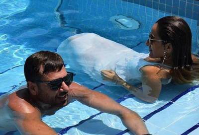 بسبب صورة في حمام السباحة .. فنانة تعاني شائعة زواجها من أحمد عز