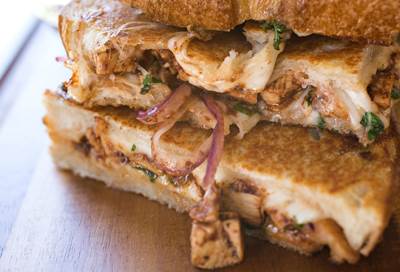 تشكن بيتزا ساندويتش