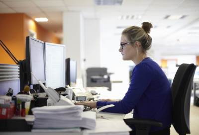 الإجهاد والعمل تحت ضغط أسباب رئيسية لزيادة الوزن