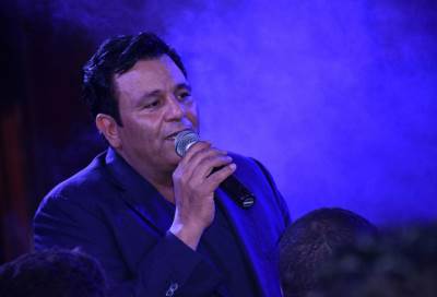 بالصور .. النجم "محمد فؤاد" يشعل حفل زفاف حسن نجم ونوران اسامة