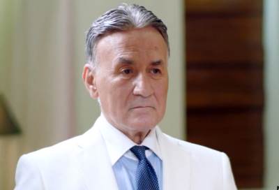 بالصورة‎ .. الظهور الأول لعزت أبو عوف مع زوجته الجديدة