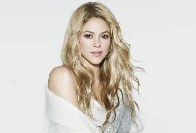 شاكيرا تضع حجر الأساس لبناء مدرسة في كولومبيا