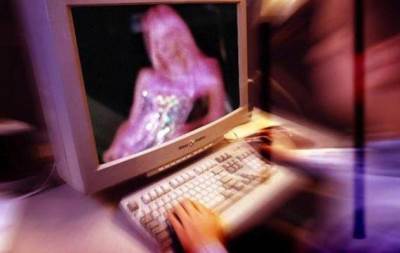 كيف تفتك الأفلام الإباحية بالدماغ؟