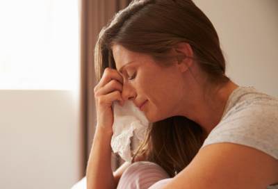 البكاء يؤدى لإفراز هرمون الإندروفين المسئول عن السعادة