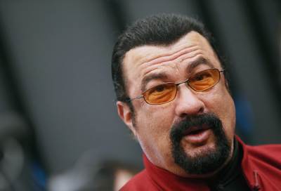 فضائح التحرش الجنسي في هوليوود تطال ستيفن سيجال