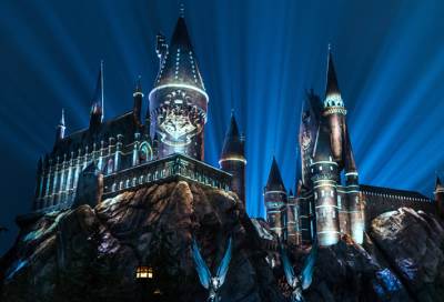 هوليوود تحتفل بعيد الميلاد على طريقة "هاري بوتر"