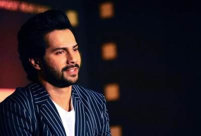 ممثل هندي يدفع غرامة مالية عالية بسبب صورة سيلفي