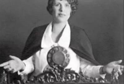 "الأخت إيمي"خادمة الكنيسة .. عانت من انهيار عصبي بعد تواصلها مع الأشباح