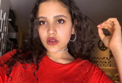 إبنة عمرو دياب تغير إسمها وتزيل إسم والدها فهل تبرأت منه؟