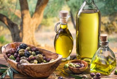 تناولي زيت الزيتون على معدة فارغة لهذه الأسباب