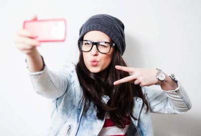 صور السيلفي تسبب الكآبة للاطفال والشباب الذكور